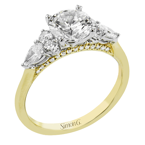 Engagement Ring in 18k Gold with Diamonds