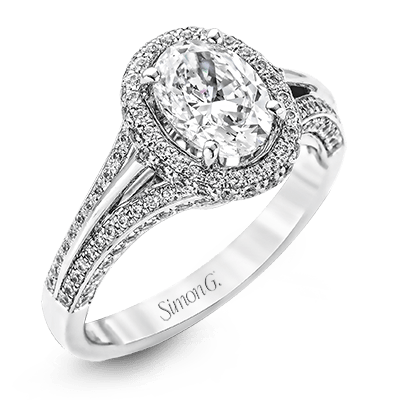 Engagement Ring in 18k Gold with Diamonds