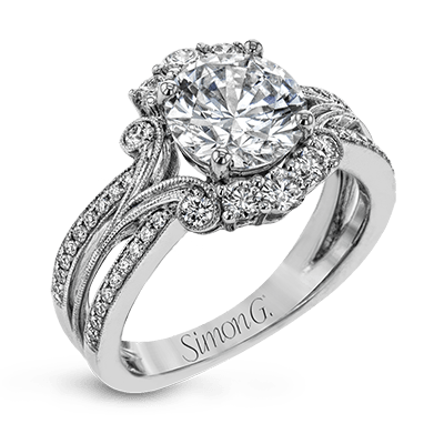 Engagement Ring in 18k Gold with Diamonds