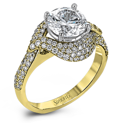 Engagement Ring in 18k Gold with Diamonds