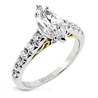 Engagement Ring in 18k Gold with Diamonds