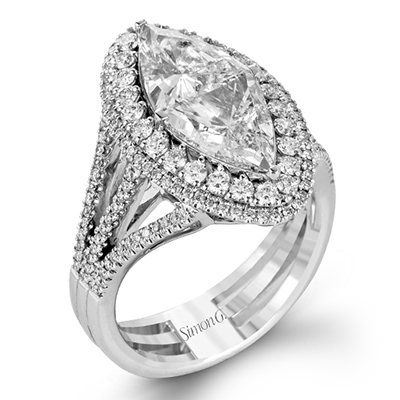 Engagement Ring in 18k Gold with Diamonds