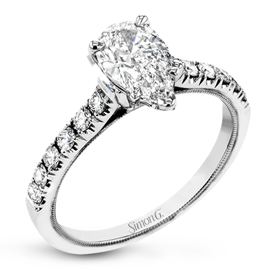 Engagement Ring in 18k Gold with Diamonds