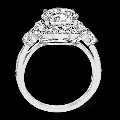 Engagement Ring in 18k Gold with Diamonds