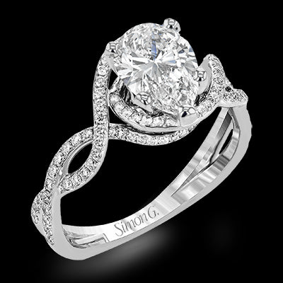 Engagement Ring in 18k Gold with Diamonds