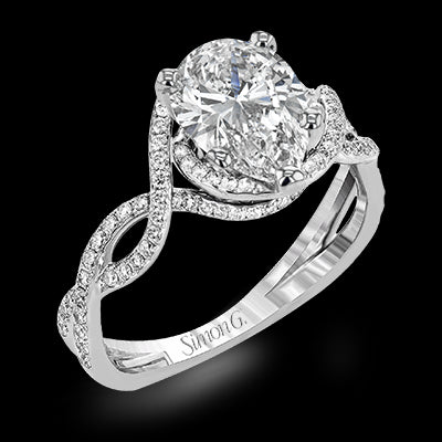 Engagement Ring in 18k Gold with Diamonds