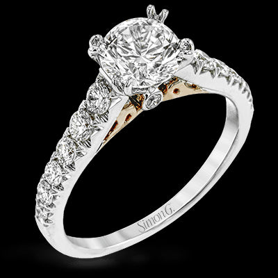 Engagement Ring in 18k Gold with Diamonds