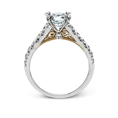 Engagement Ring in 18k Gold with Diamonds