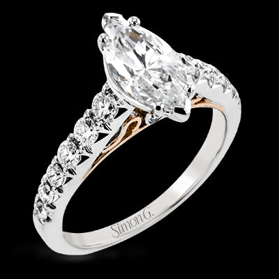 Engagement Ring in 18k Gold with Diamonds