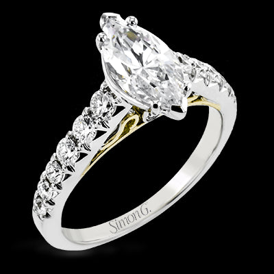 Engagement Ring in 18k Gold with Diamonds