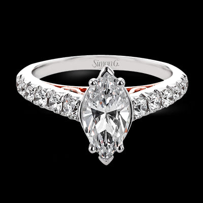 Engagement Ring in 18k Gold with Diamonds