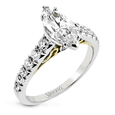 Engagement Ring in 18k Gold with Diamonds