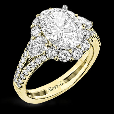 Engagement Ring in 18k Gold with Diamonds