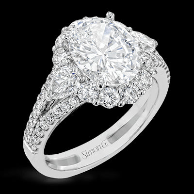 Engagement Ring in 18k Gold with Diamonds