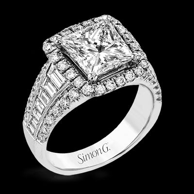 Engagement Ring in 18k Gold with Diamonds