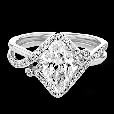 Engagement Ring in 18k Gold with Diamonds