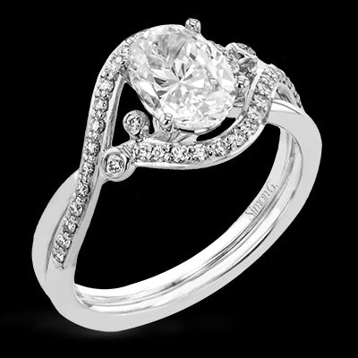 Engagement Ring in 18k Gold with Diamonds