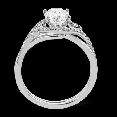 Engagement Ring in 18k Gold with Diamonds