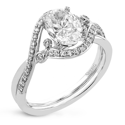 Engagement Ring in 18k Gold with Diamonds
