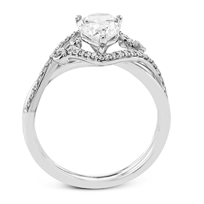 Engagement Ring in 18k Gold with Diamonds