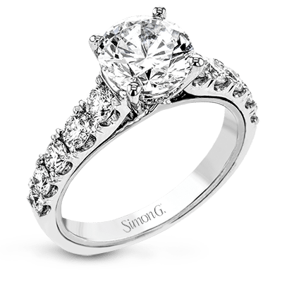 Engagement Ring in 18k Gold with Diamonds