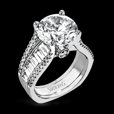 Engagement Ring in 18k Gold with Diamonds