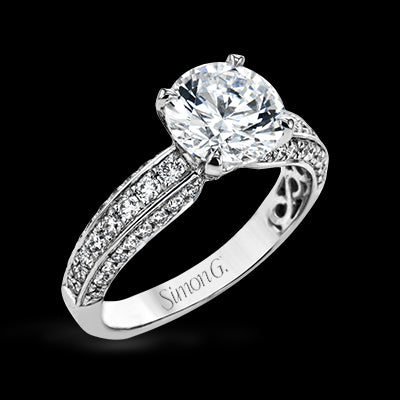 Engagement Ring in 18k Gold with Diamonds