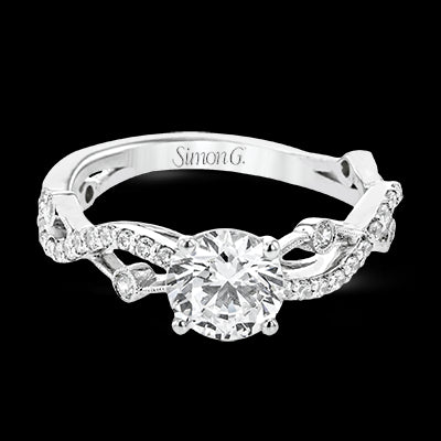 Engagement Ring in 18k Gold with Diamonds