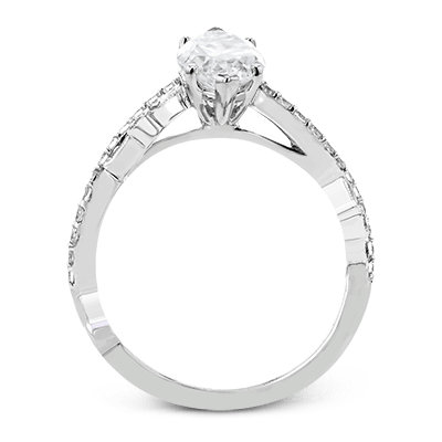 Engagement Ring in 18k Gold with Diamonds