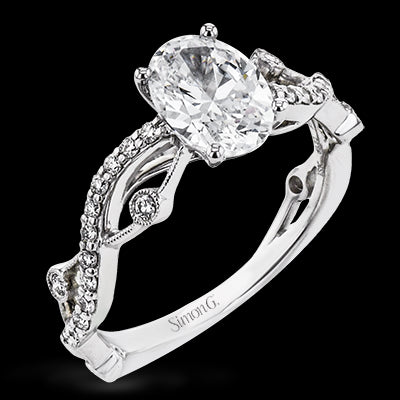 Engagement Ring in 18k Gold with Diamonds