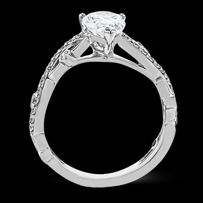 Engagement Ring in 18k Gold with Diamonds