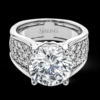 Engagement Ring in 18k Gold with Diamonds