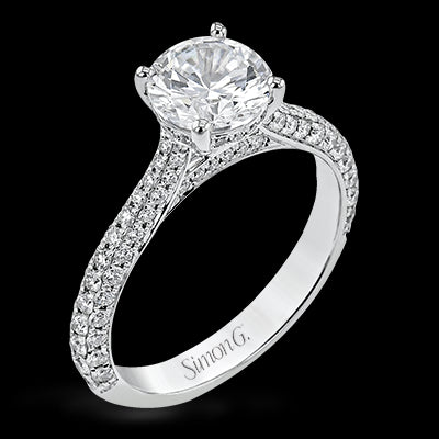 Engagement Ring in 18k Gold with Diamonds