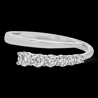 Right Hand Ring in 18k Gold with Diamonds