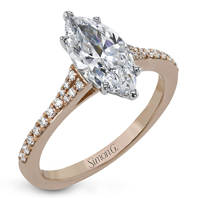 Engagement Ring in 18k Gold with Diamonds