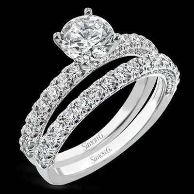 Engagement Ring in 18k Gold with Diamonds