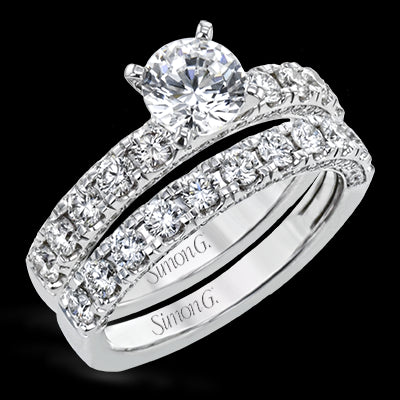 Engagement Ring in 18k Gold with Diamonds