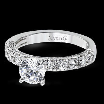 Engagement Ring in 18k Gold with Diamonds