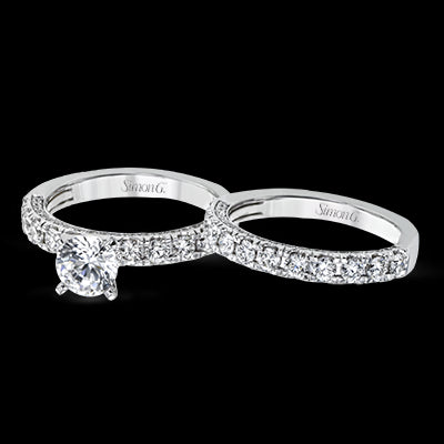 Engagement Ring in 18k Gold with Diamonds