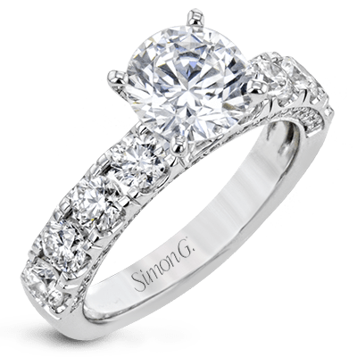 Engagement Ring in 18k Gold with Diamonds