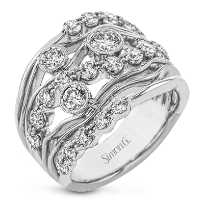 Right Hand Ring in 18k Gold with Diamonds