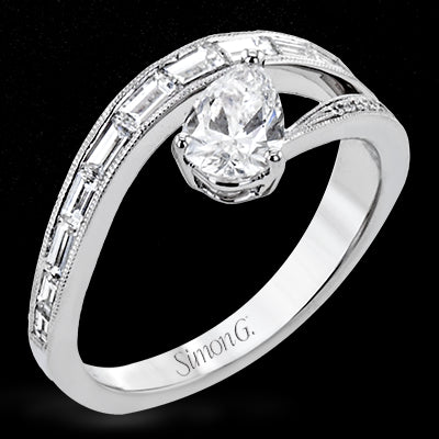 Engagement Ring in 18k Gold with Diamonds