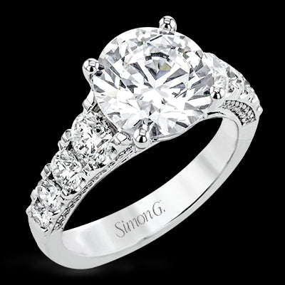 Engagement Ring in 18k Gold with Diamonds