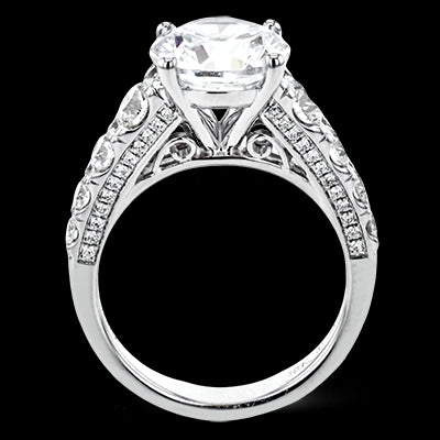 Engagement Ring in 18k Gold with Diamonds