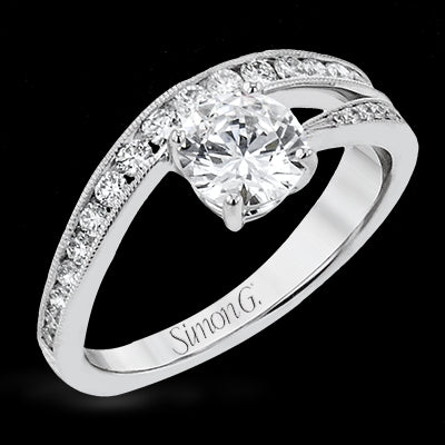 Engagement Ring in 18k Gold with Diamonds