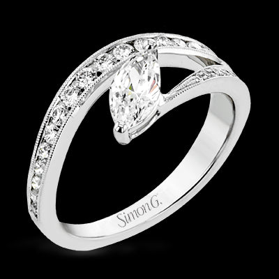 Engagement Ring in 18k Gold with Diamonds