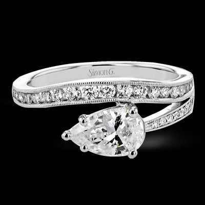 Engagement Ring in 18k Gold with Diamonds