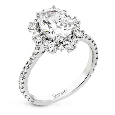 Engagement Ring in 18k Gold with Diamonds