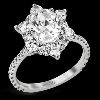 Engagement Ring in 18k Gold with Diamonds