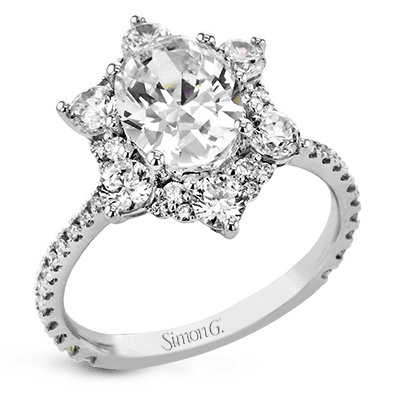 Engagement Ring in 18k Gold with Diamonds